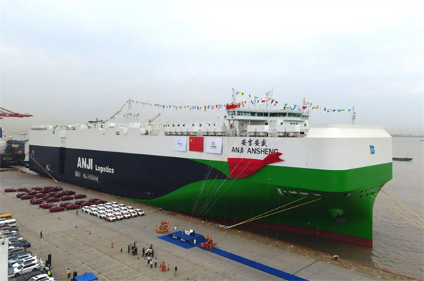 再刷紀(jì)錄！9500車位全球最大汽車運輸船上海首航赴歐