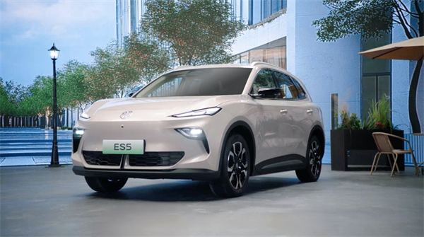開創(chuàng)傳統(tǒng)車企先河，MG重新發(fā)布ES5，“領(lǐng)先一代、便宜一萬”重塑格局
